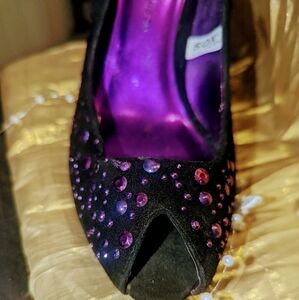 PAIR OF BLACK &PURPLE HIGH HEELS